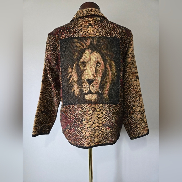 Belessa Lion Print Button-Up Jacket. Size Medium - Picture 6 of 12